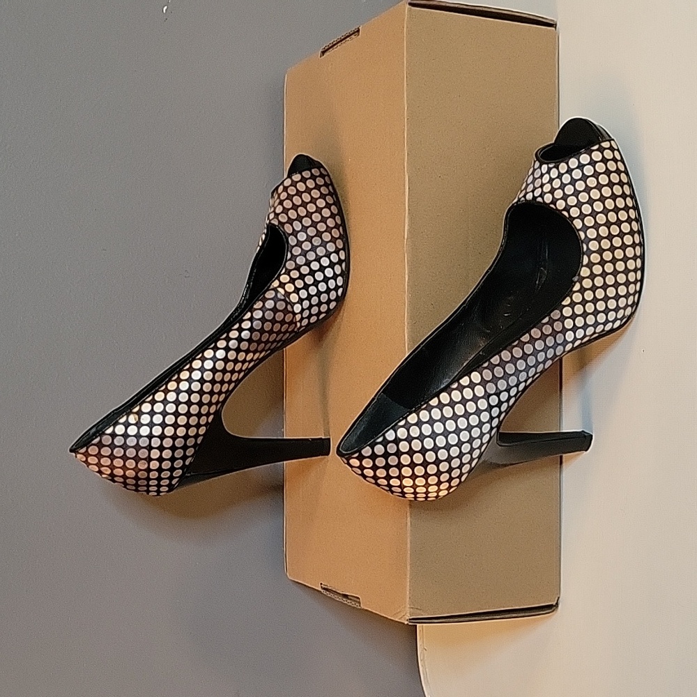 Nine West Gray & Black polka dot high heels EUC